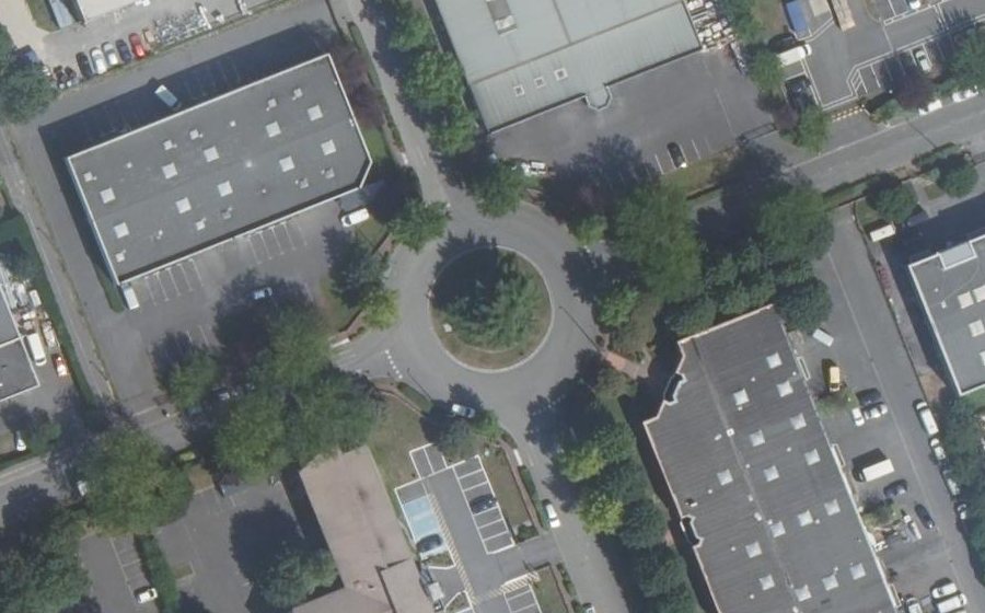 Vue aérienne du Rond-point anonyme n°24515145
