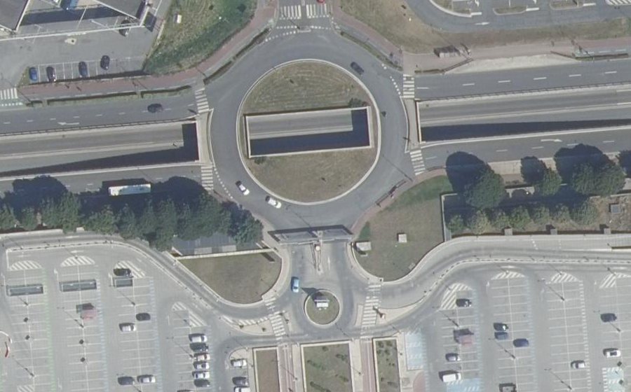 Vue aérienne du Rond-point anonyme n°24519864