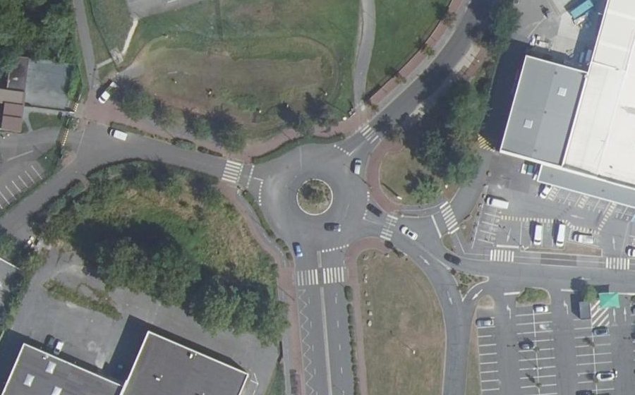 Vue aérienne du Rond-point anonyme n°24520110