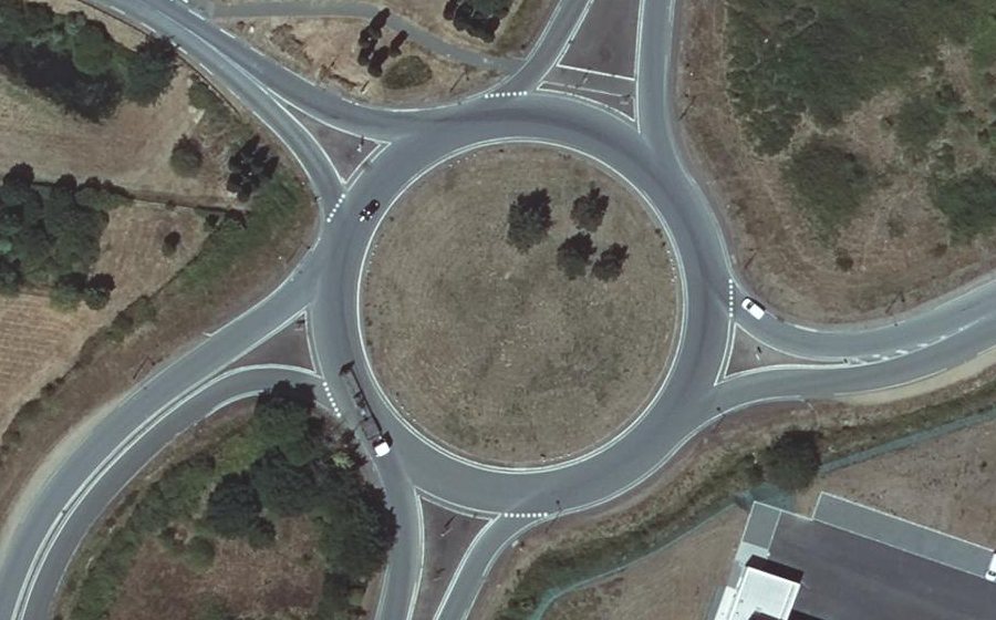 Vue aérienne du Rond-point anonyme n°24520482