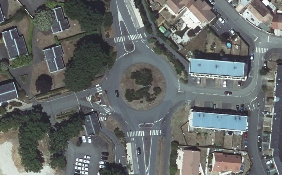 Vue aérienne du Rond-point anonyme n°24520505