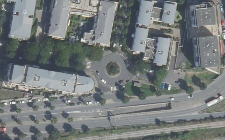 Vue aérienne du Rond-point anonyme n°24520842
