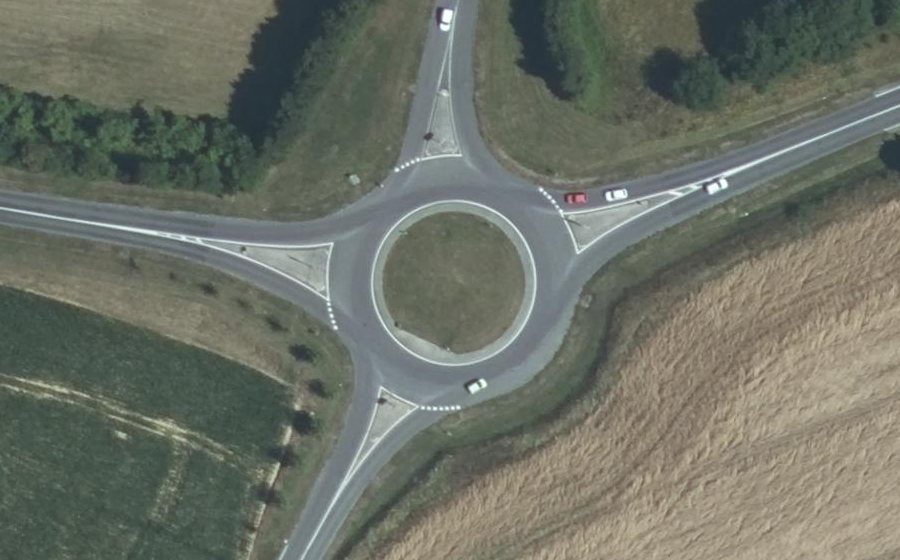 Vue aérienne du Rond-point anonyme n°245219189