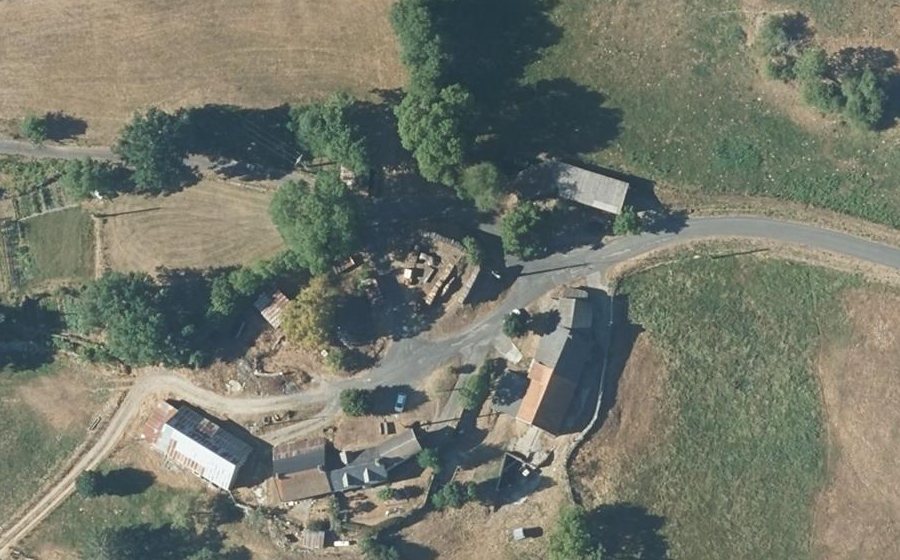 Vue aérienne du Rond-point anonyme n°245299581