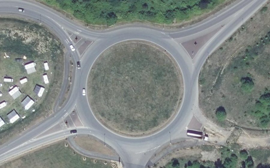 Vue aérienne du Rond-point anonyme n°24539354