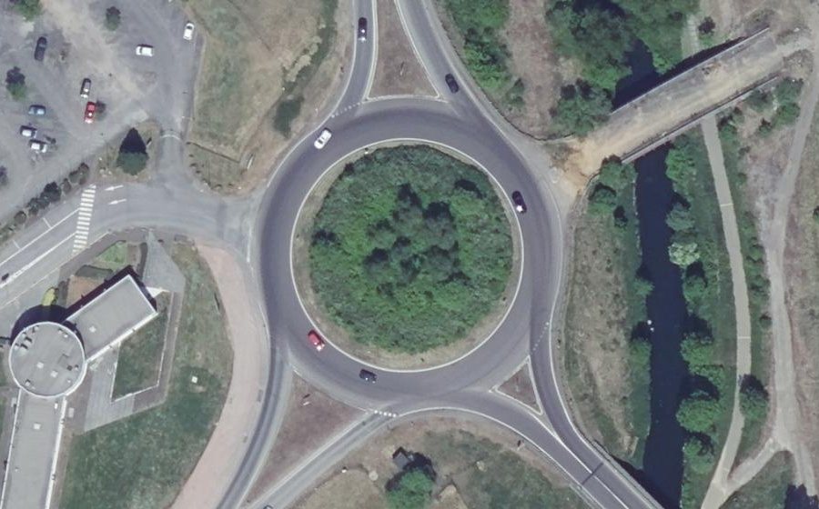 Vue aérienne du Rond-point anonyme n°24539662