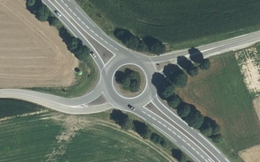 Vue aérienne du Rond-point anonyme n°24544300