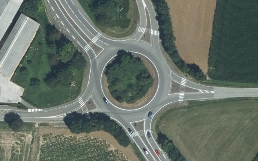 Vue aérienne du Rond-point anonyme n°24544304
