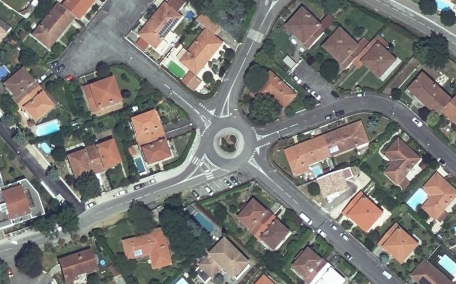 Vue aérienne du Rond-point anonyme n°24552011