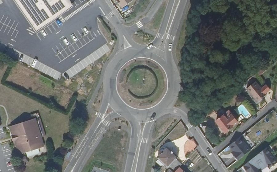 Vue aérienne du Rond-point anonyme n°24554656