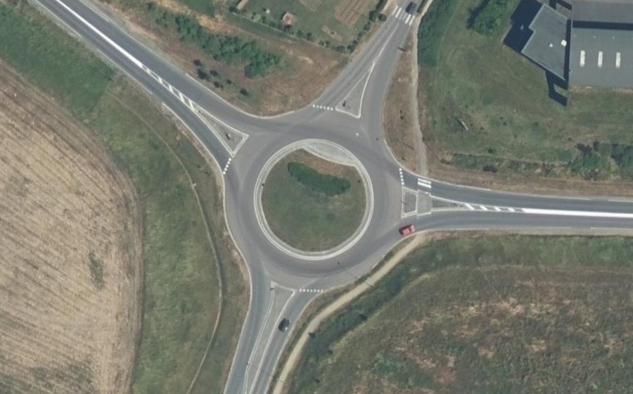 Vue aérienne du Rond-point anonyme n°24556135
