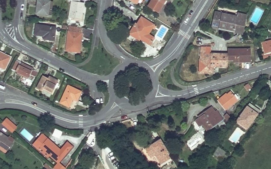 Vue aérienne du Rond-point anonyme n°24557708