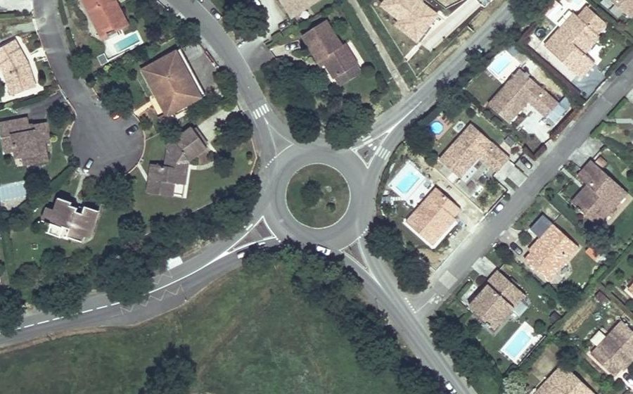 Vue aérienne du Rond-point anonyme n°24557907