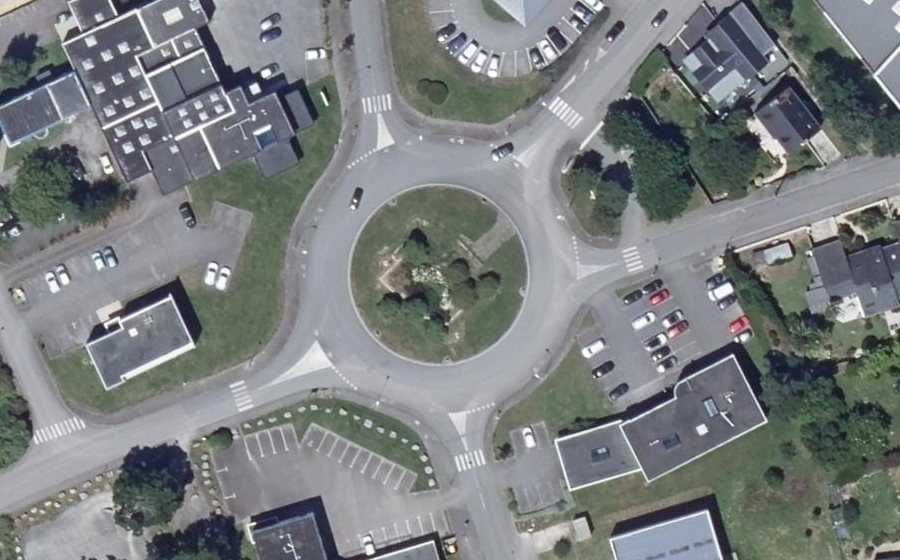 Vue aérienne du Rond-point anonyme n°24559432