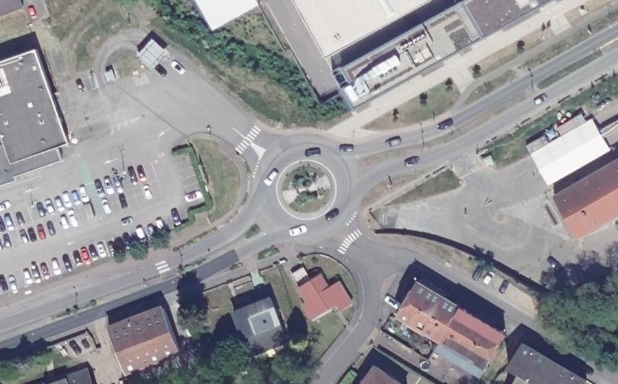 Vue aérienne du Rond-point anonyme n°24560638