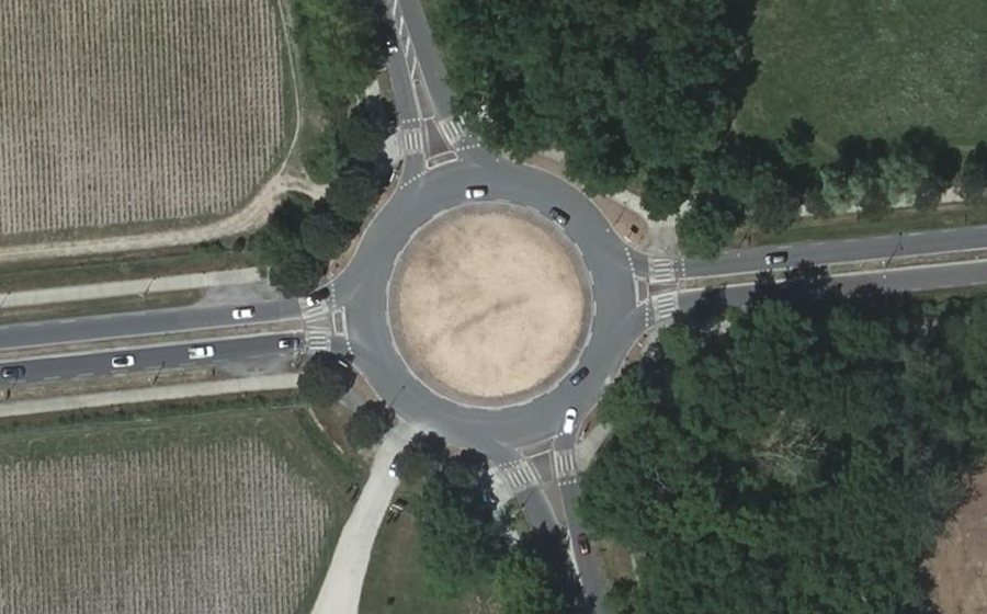 Vue aérienne du Rond-point anonyme n°24565199