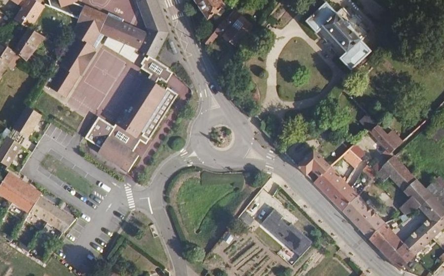 Vue aérienne du Rond-point anonyme n°24565523