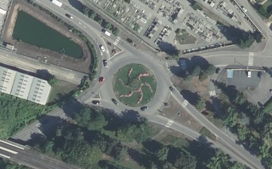Vue aérienne du Rond-point anonyme n°24567077