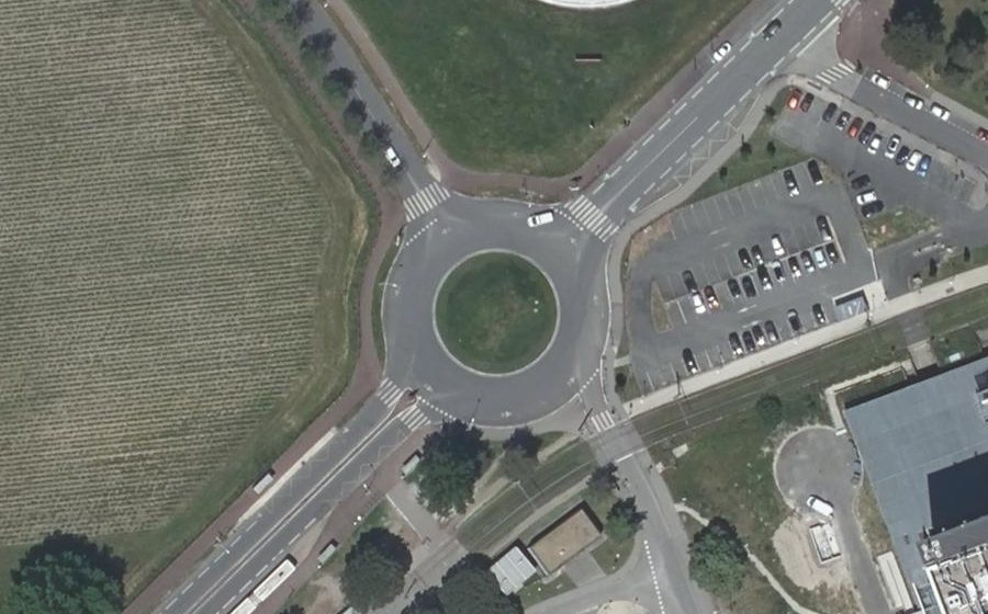 Vue aérienne du Rond-point anonyme n°24567119