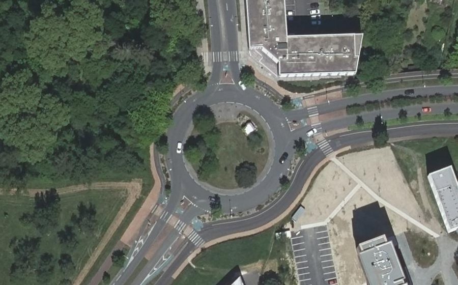 Vue aérienne du Rond-point anonyme n°24567248