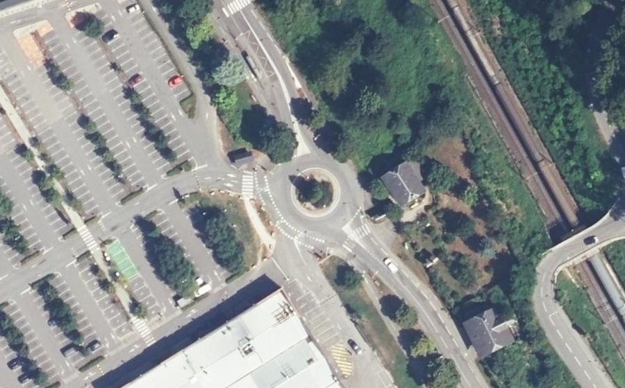 Vue aérienne du Rond-point anonyme n°24570517
