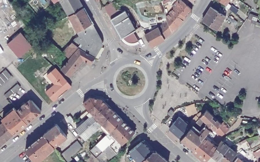 Vue aérienne du Rond-point anonyme n°24570669