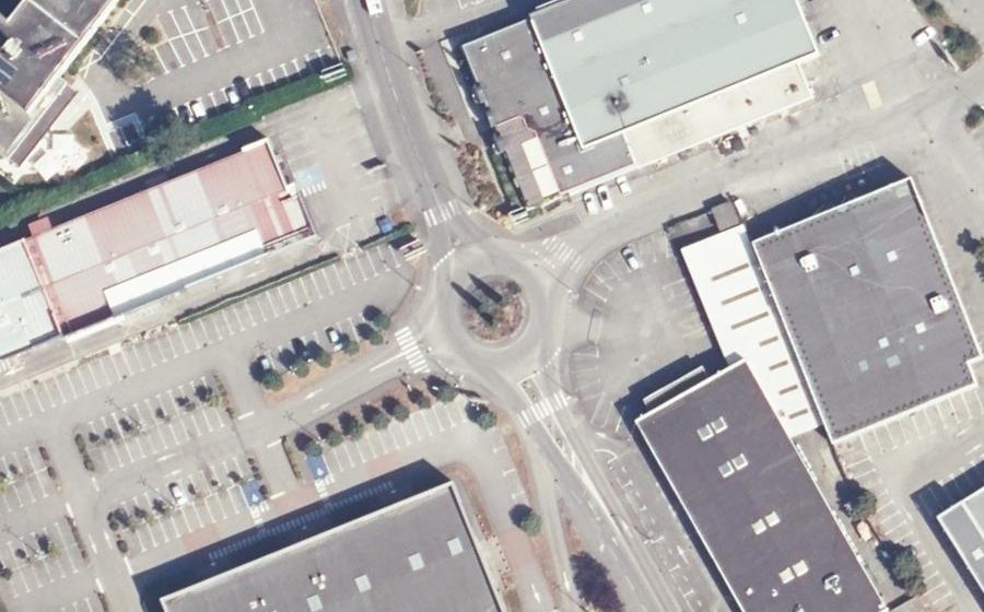 Vue aérienne du Rond-point anonyme n°24571470