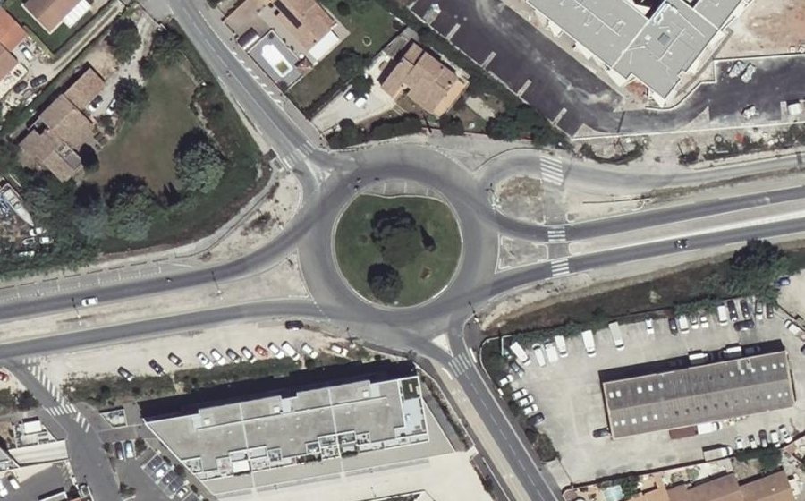 Vue aérienne du Rond-point anonyme n°24576141