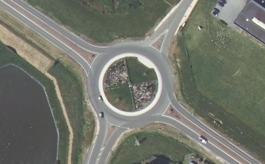 Vue aérienne du Rond-point anonyme n°24578404