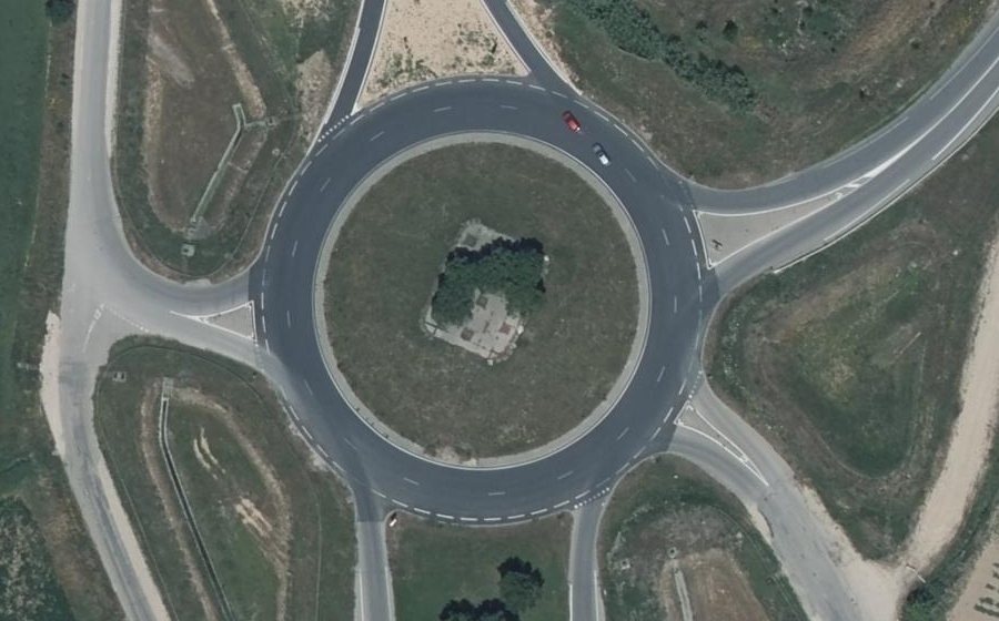 Vue aérienne du Rond-point anonyme n°24586849