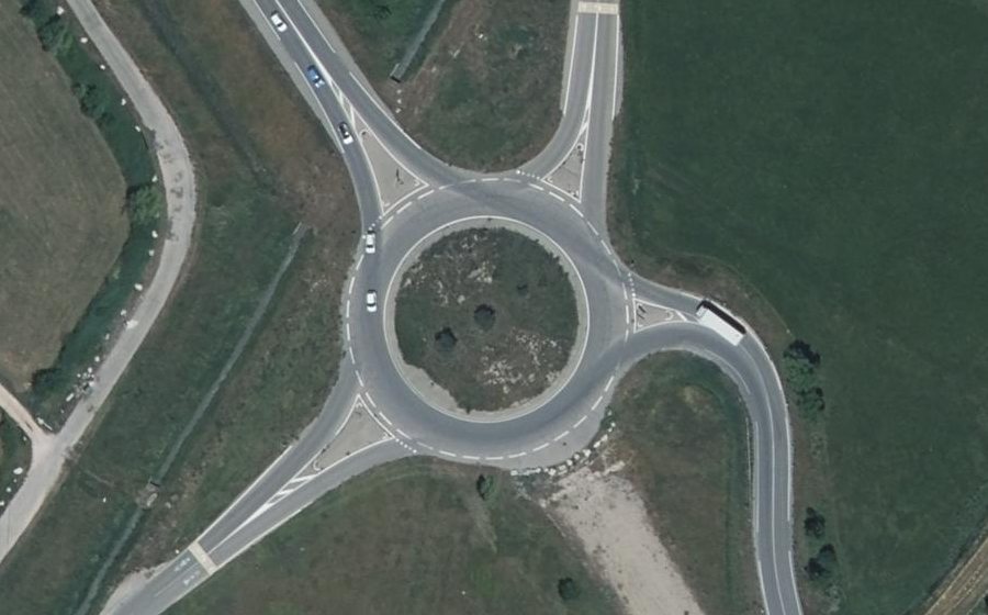 Vue aérienne du Rond-point anonyme n°24586885