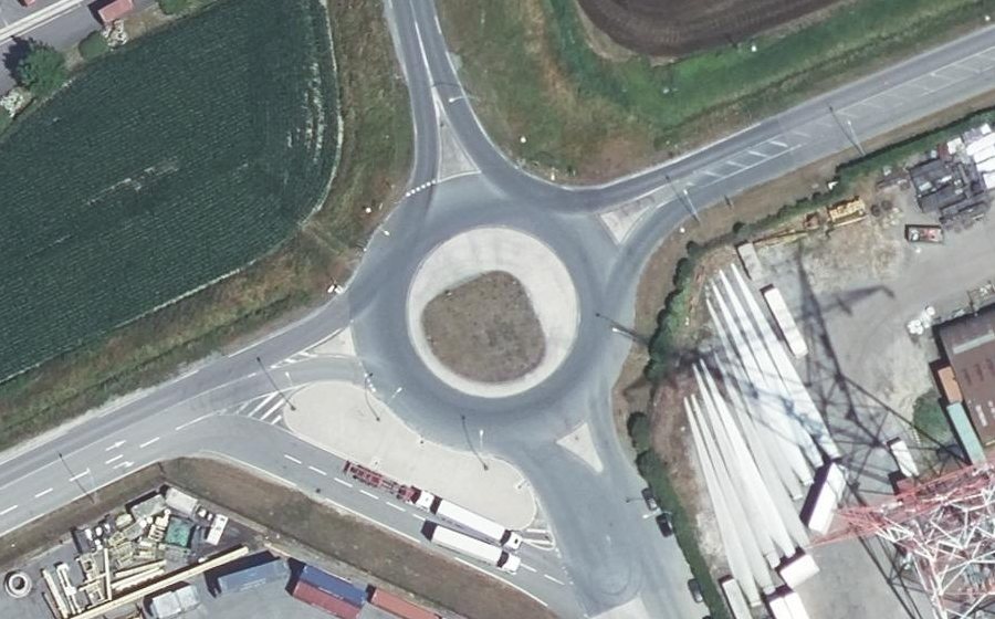 Vue aérienne du Rond-point anonyme n°24586949