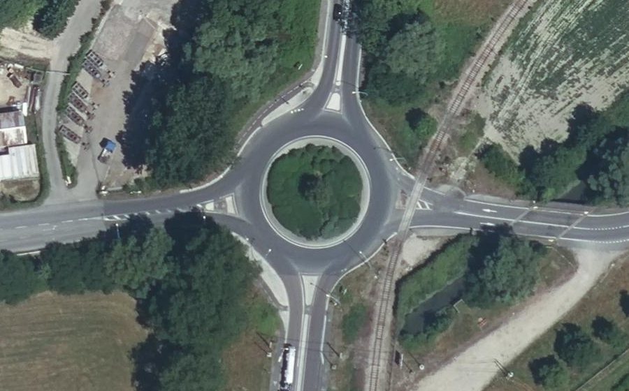 Vue aérienne du Rond-point anonyme n°24586951