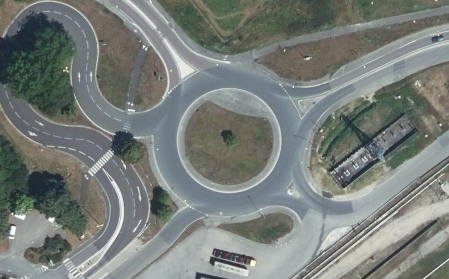 Vue aérienne du Rond-point anonyme n°24586953