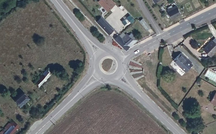 Vue aérienne du Rond-point anonyme n°24586975