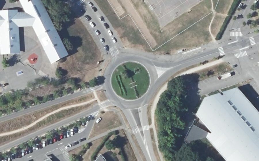 Vue aérienne du Rond-point anonyme n°24592495