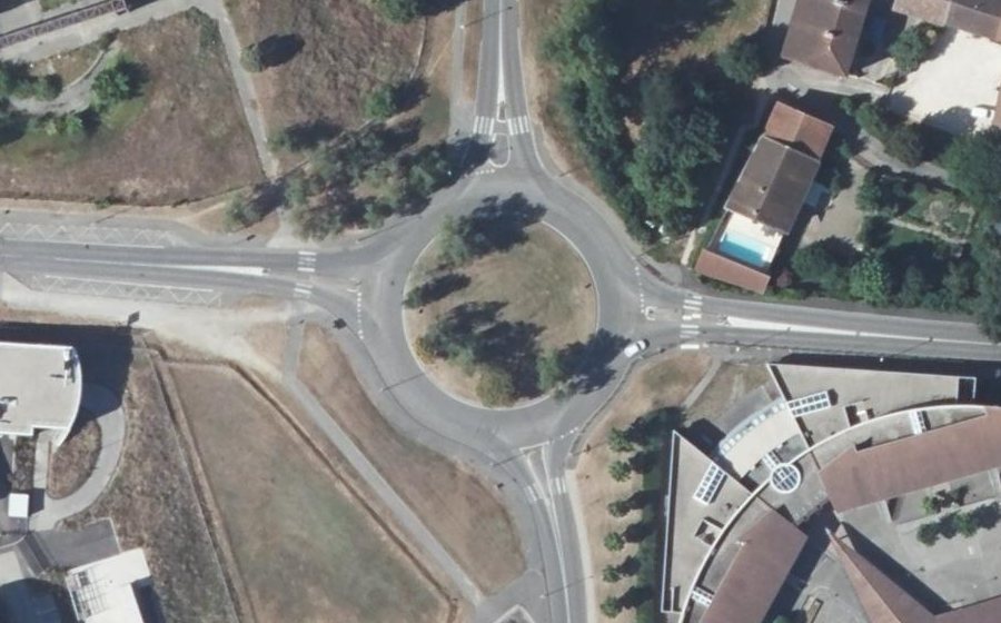 Vue aérienne du Rond-point anonyme n°24592515