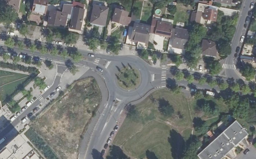 Vue aérienne du Rond-point anonyme n°24594010