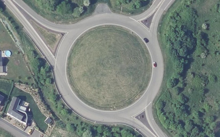 Vue aérienne du Rond-point anonyme n°24596939