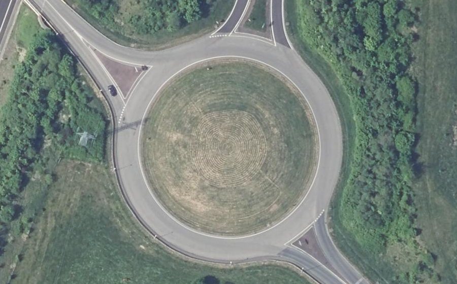 Vue aérienne du Rond-point anonyme n°24596953