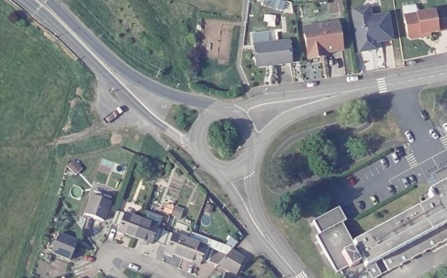 Vue aérienne du Rond-point anonyme n°24596965