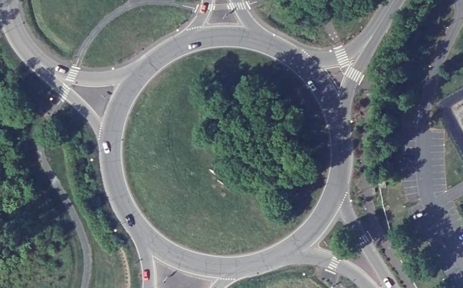 Vue aérienne du Rond-point anonyme n°24597547