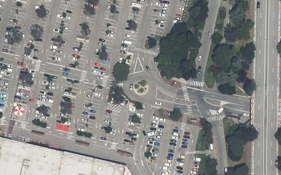 Vue aérienne du Rond-point anonyme n°24610774