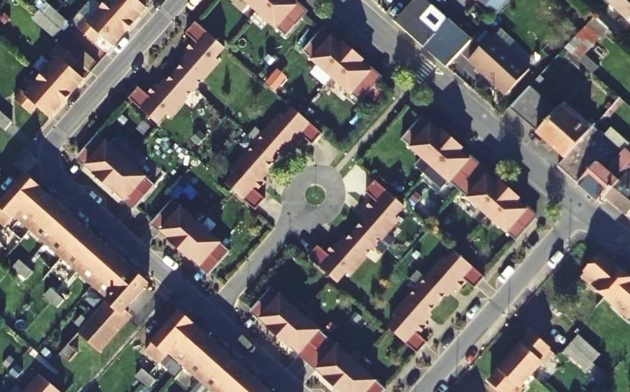 Vue aérienne du Rond-point anonyme n°246115845