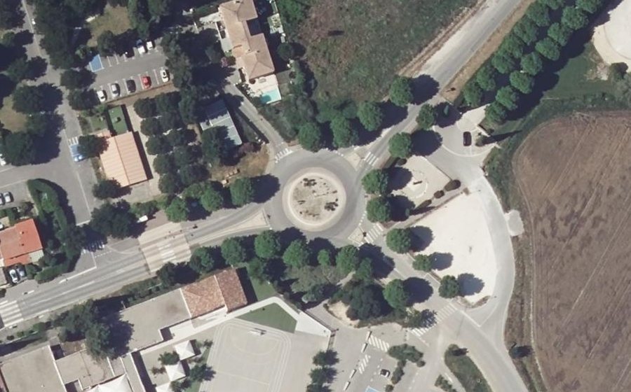 Vue aérienne du Rond-point anonyme n°24615457