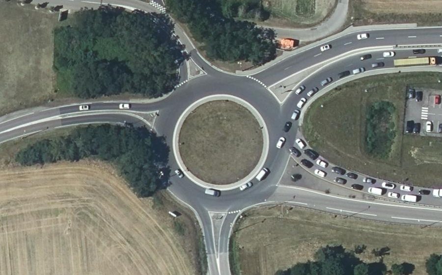 Vue aérienne du Rond-point anonyme n°24616075