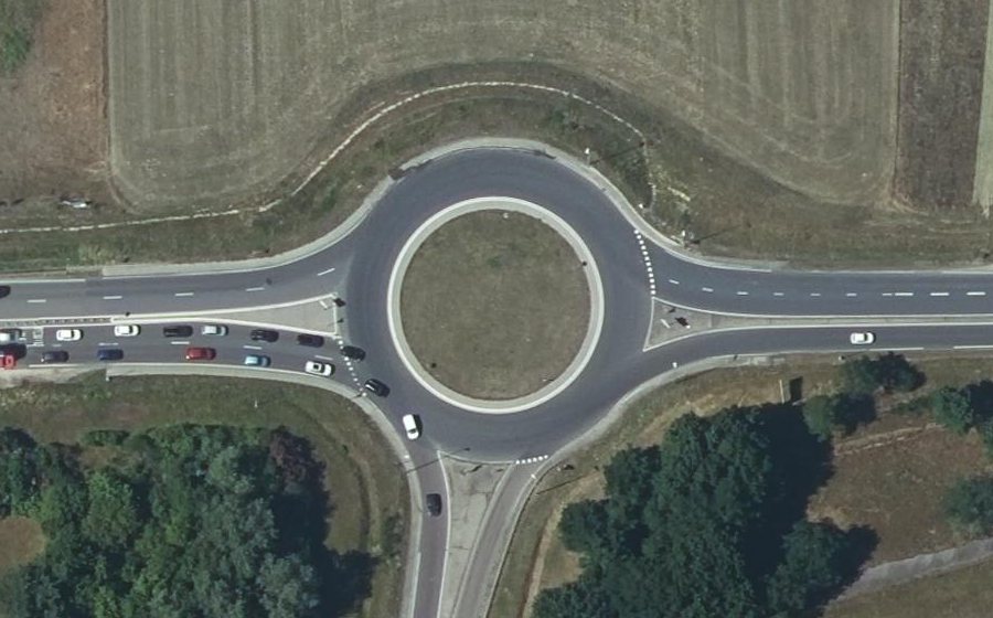 Vue aérienne du Rond-point anonyme n°24616077