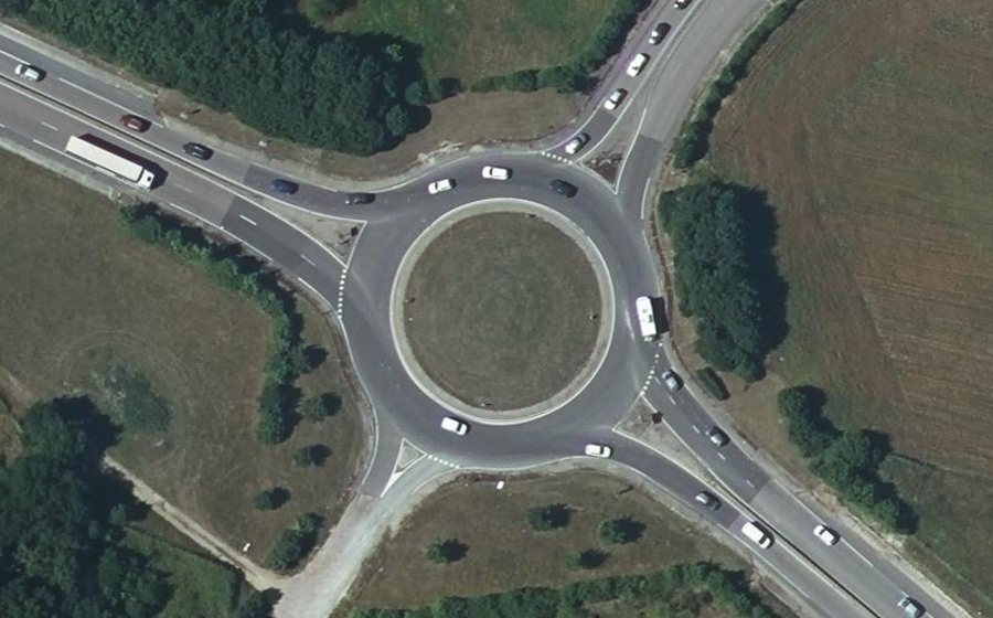 Vue aérienne du Rond-point anonyme n°24616079