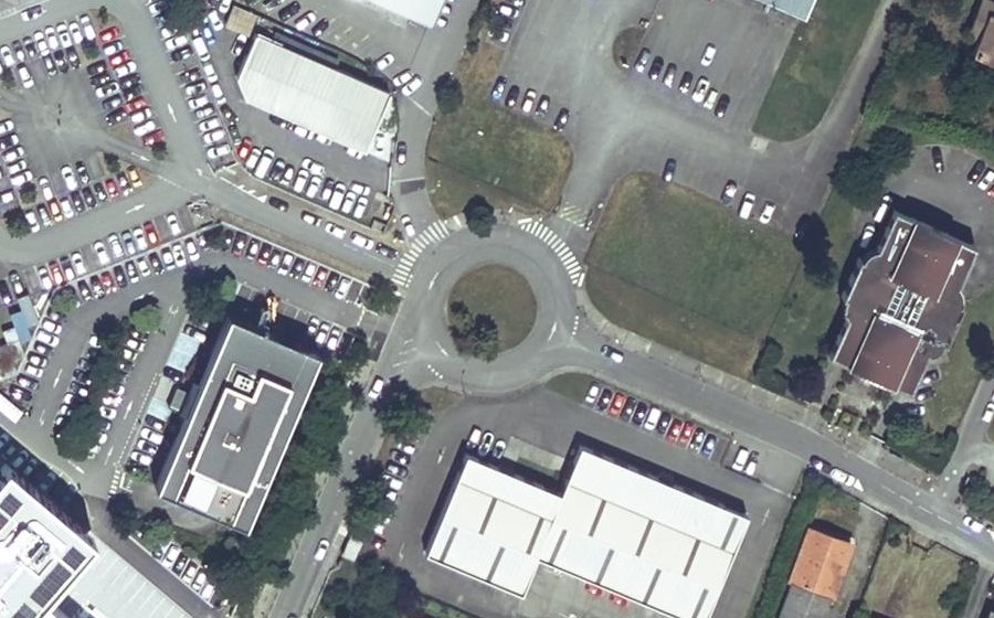 Vue aérienne du Rond-point anonyme n°24619354