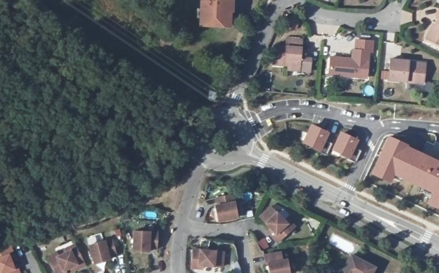 Vue aérienne du Rond-point anonyme n°24623754